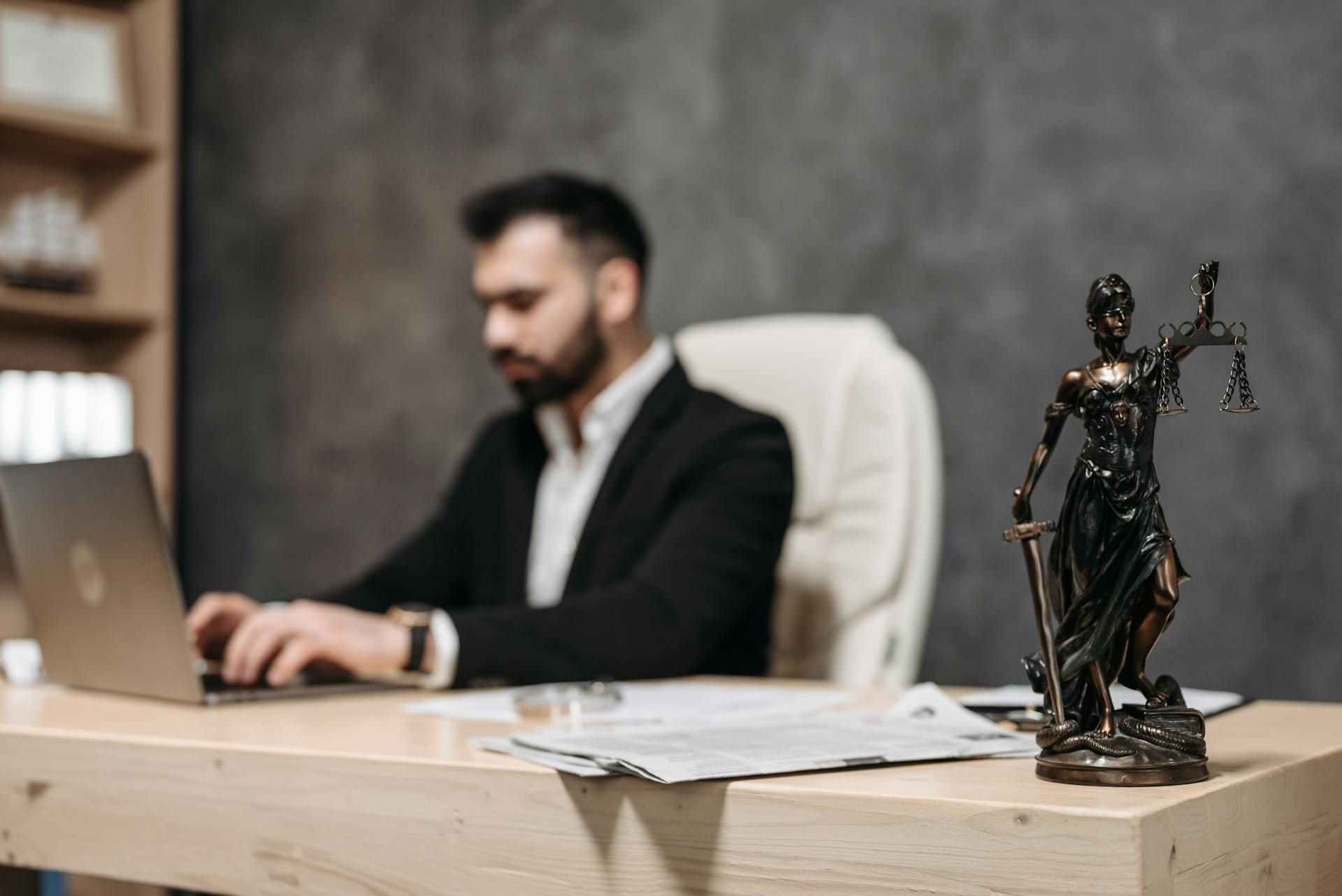 Can I Fire My Personal Injury Lawyer? Rights & Next Steps