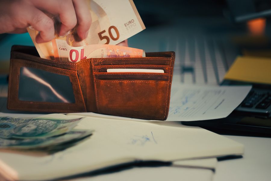 Who Claims Child on Taxes with 50/50 Custody? IRS Rules Guides